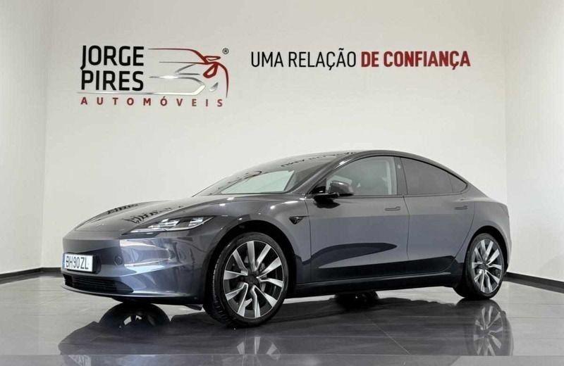 Cinzento Usado 2024 Tesla Model 3 Standard Range Sedan | € 37.990 (Caro) - Imagem 1/4
