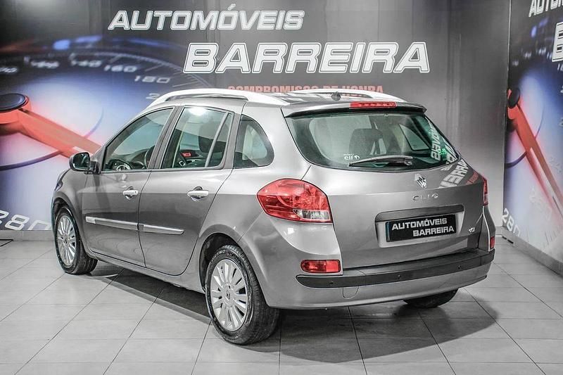 Usado Renault Clio II Dynamique 89 HP (65 kW) 2011 Cinza Carrinha