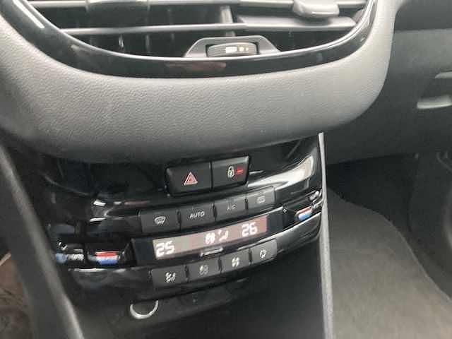 Usado Peugeot 208 114 HP (83 kW) 2012 Cinzento Citadino