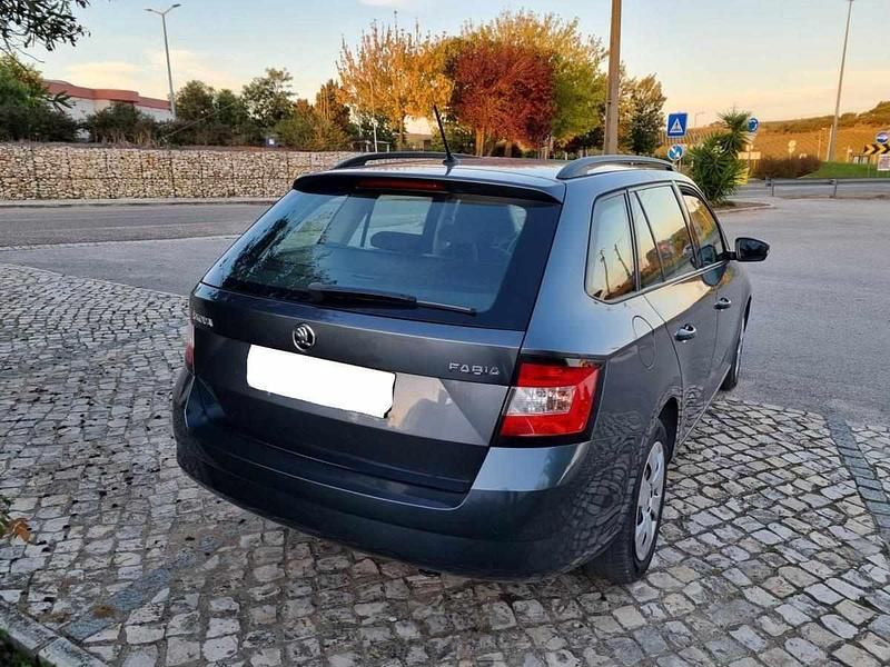 Usado Skoda Fabia Active 90 HP (66 kW) 2016 Cinzento Citadino