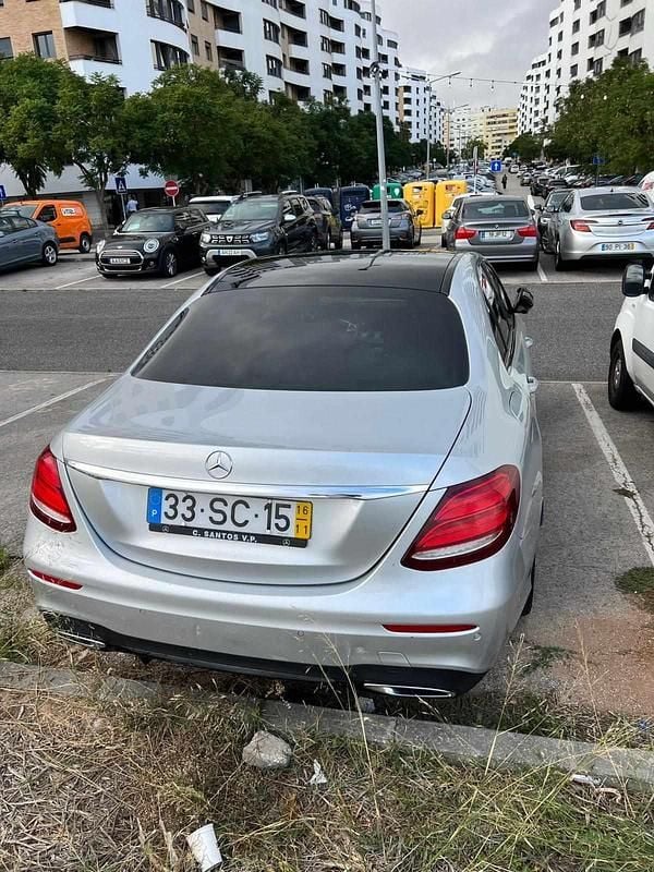 Usado Mercedes E220 194 HP (142 kW) 2016 Cinzento Sedan
