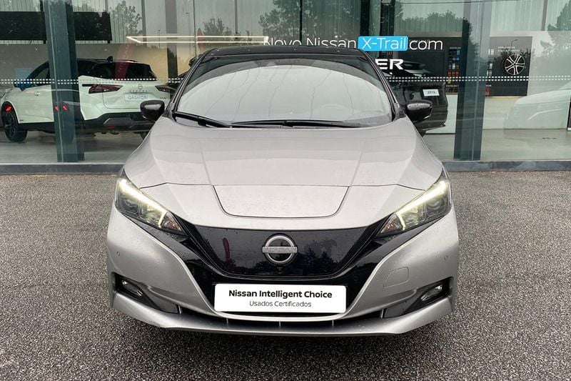 Cinzento Usado 2024 Nissan Leaf N-Connecta Citadino | € 29.490 - Imagem 1/4