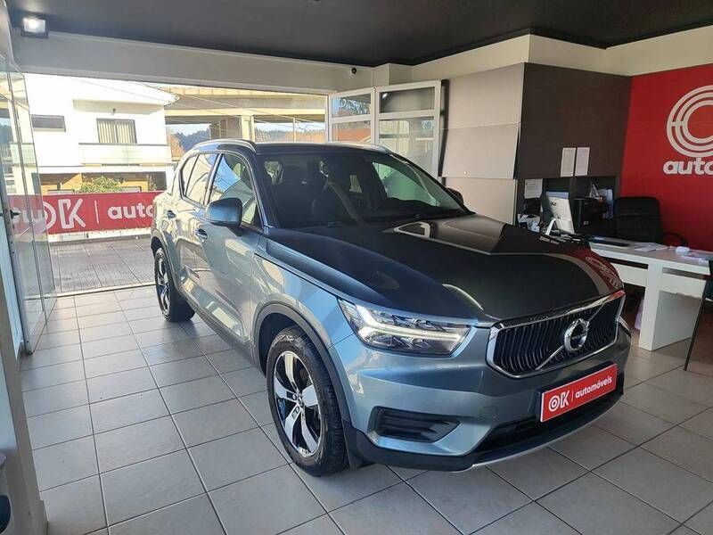 Usado Volvo XC40 Momentum 150 HP (110 kW) 2019 Cinzento SUV