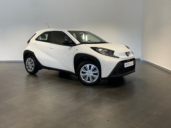 Usado Toyota Aygo X X-play 72 HP (52 kW) 2022 Branco antártida SUV