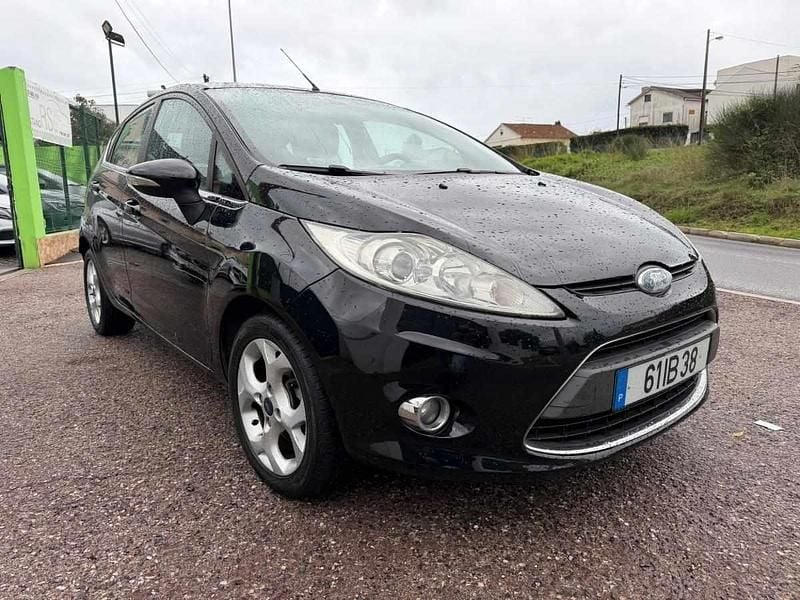 Preto Usado 2009 Ford Fiesta Citadino | € 6.900 (Preço justo) - Imagem 1/4