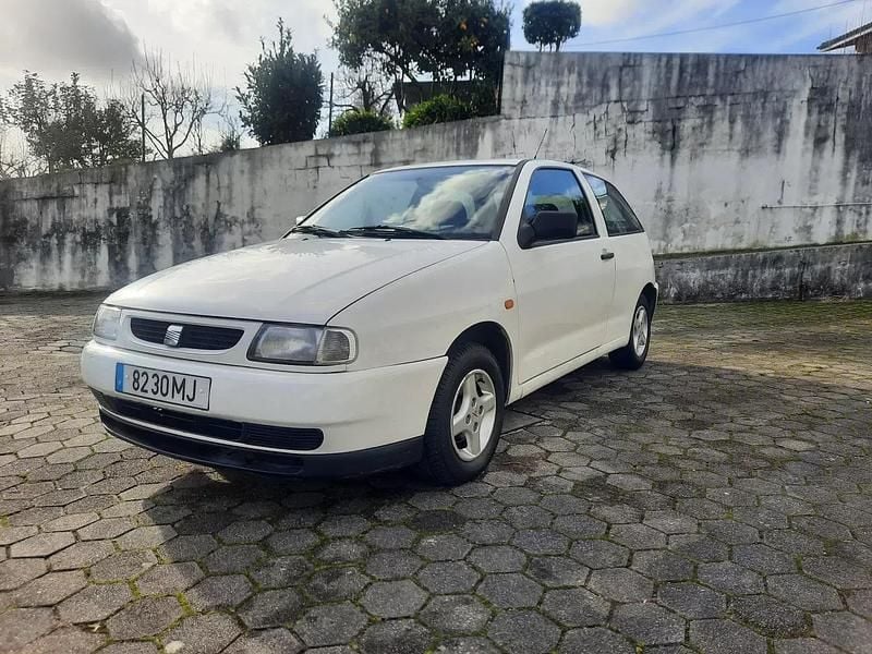Branco Usado 1998 Seat Ibiza Citadino | € 1.950 (Preço justo) - Imagem 1/4
