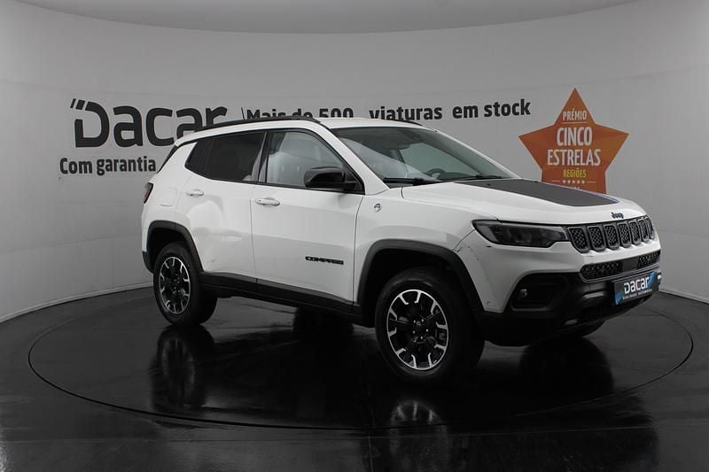 Branco Usado 2022 Jeep Compass Trailhawk SUV | € 24.999 (Preço justo) - Imagem 1/4