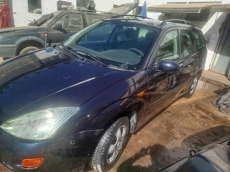 Usado 2001 Ford Focus Sedan | € 2.600 (Caro) - Imagem 1/4