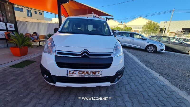 Branco Usado 2018 Citroën Berlingo Feel Monovolume | € 15.900 - Imagem 1/4