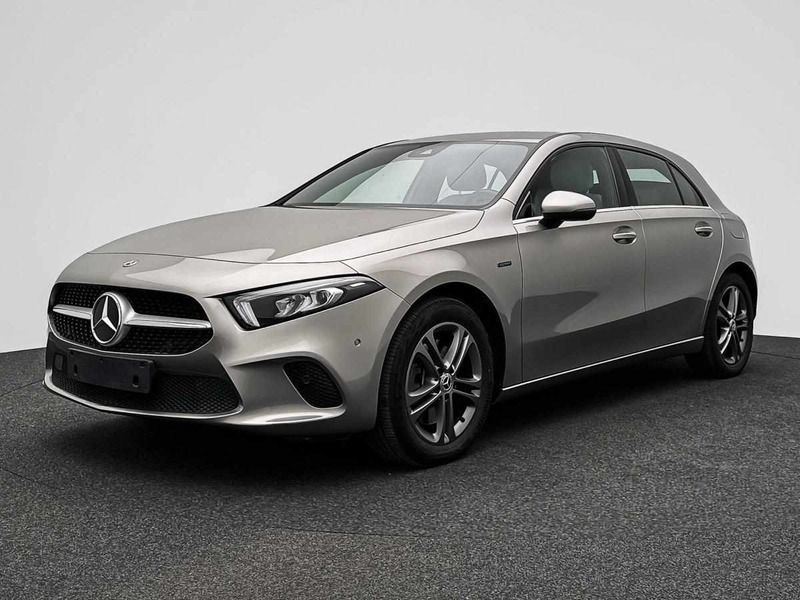 Cinzento Usado 2020 Mercedes A160 | € 25.900 (Preço justo) - Imagem 1/4