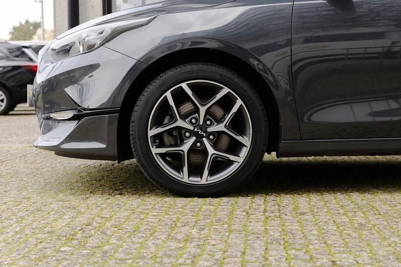 Usado Kia Ceed Sportswagon 120 HP (88 kW) 2022 Cinzento Carrinha