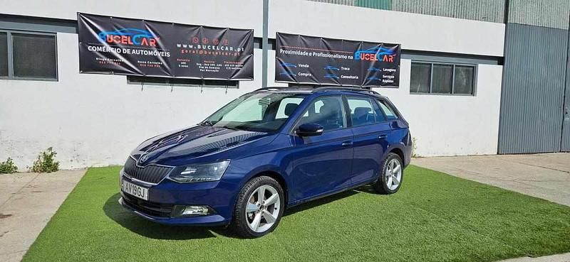 Azul Usado 2017 Skoda Fabia Citadino | € 11.750 - Imagem 1/4