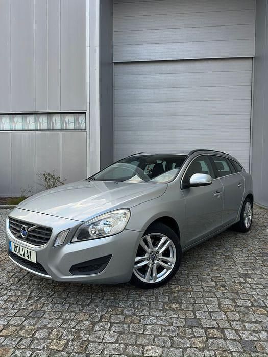Usado 2011 Volvo V60 Carrinha | € 6.990 (Preço justo) - Imagem 1/4