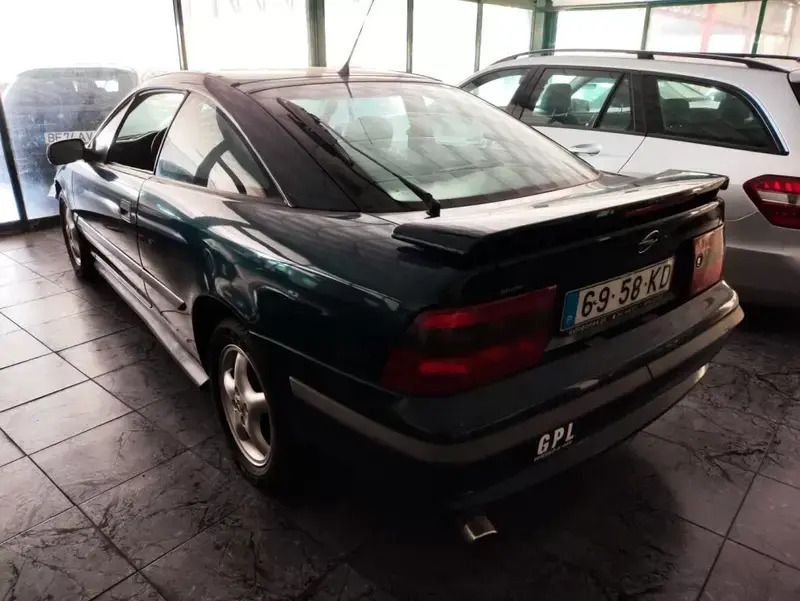 Usado Opel Calibra 150 HP (110 kW) 1995 Verde Coupé