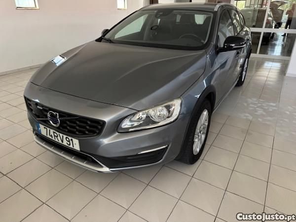 Cinza Usado 2016 Volvo V60 CC Carrinha | € 16.500 - Imagem 1/1