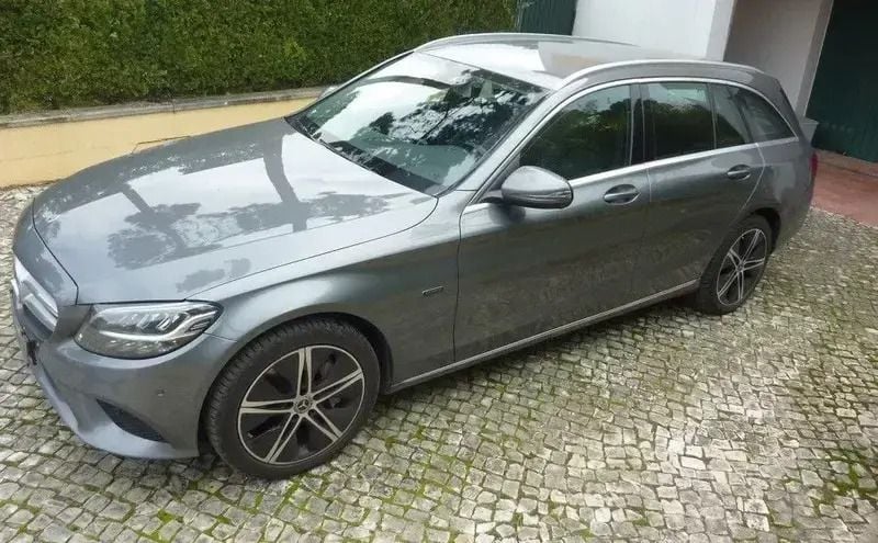 Usado Mercedes C300e Avantgarde 306 HP (225 kW) 2020 Cinzento Carrinha