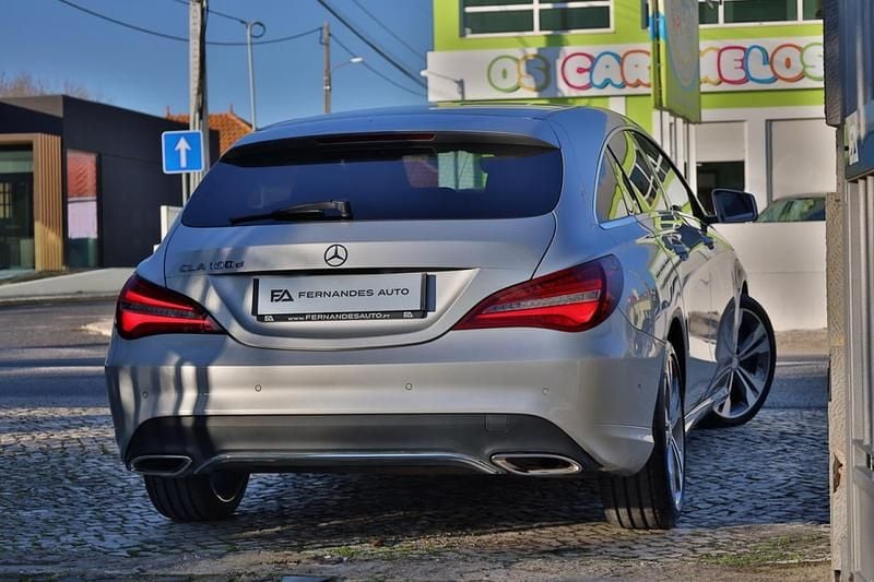 Usado Mercedes CLA180 Shooting Brake Urban 109 HP (80 kW) 2016 Cinza Carrinha
