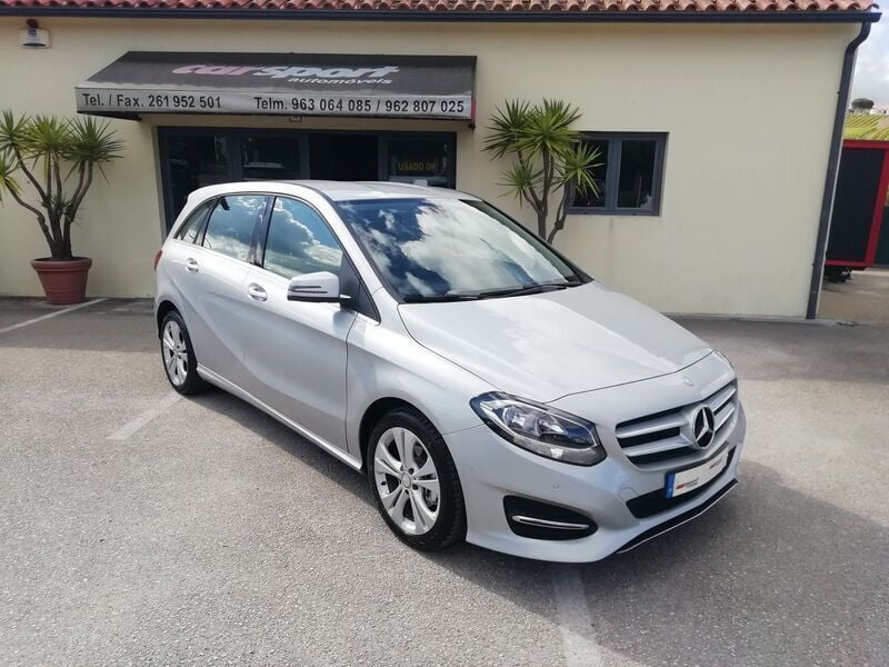 Cinza Usado 2015 Mercedes B180 Style Monovolume | € 15.600 (Preço justo) - Imagem 1/4