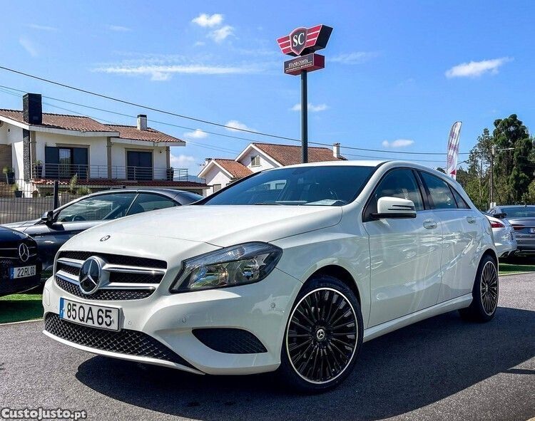 Branco Usado 2015 Mercedes A180 Style Citadino | € 17.750 (Preço justo) - Imagem 1/1