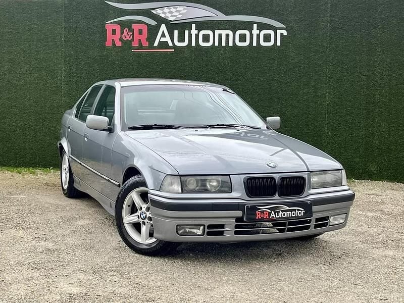 Usado BMW 318 Exclusive 115 HP (84 kW) 1991 Cinza Sedan