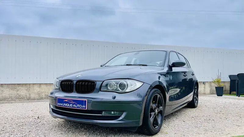 Usado BMW 123 Sport Line 204 HP (150 kW) 2007 Cinzento platina Citadino