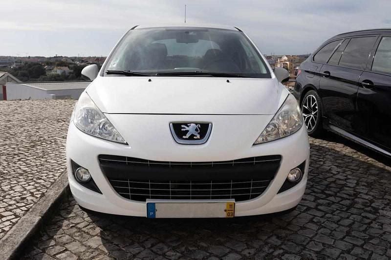 Branco Usado 2011 Peugeot 207 Citadino | € 5.500 (Super Preço) - Imagem 1/4