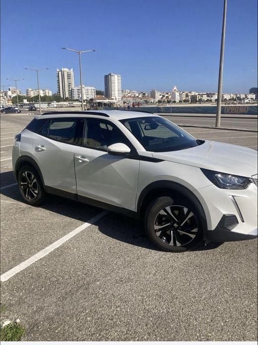 Usado 2021 Peugeot e-2008 Allure SUV | € 16.350 - Imagem 1/4