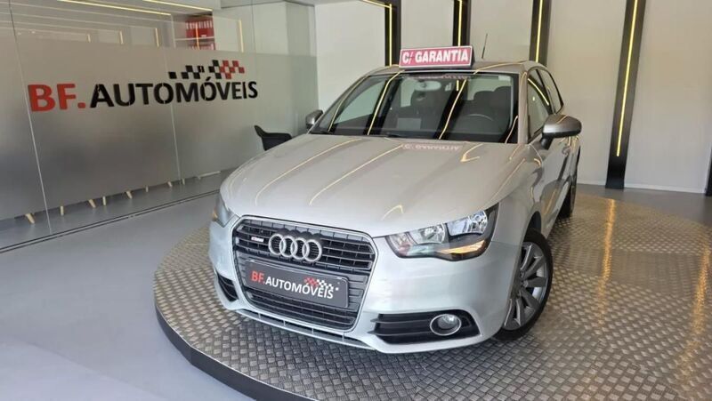 Cinzento Usado 2012 Audi A1 Sportback S-Line Citadino | € 10.750 (Preço justo) - Imagem 1/4