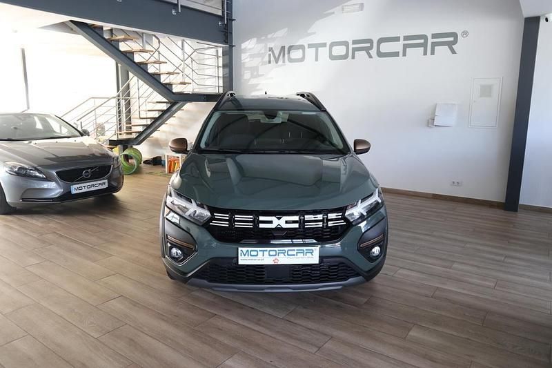 Usado Dacia Jogger Extreme 91 HP (66 kW) 2023 Verde Monovolume