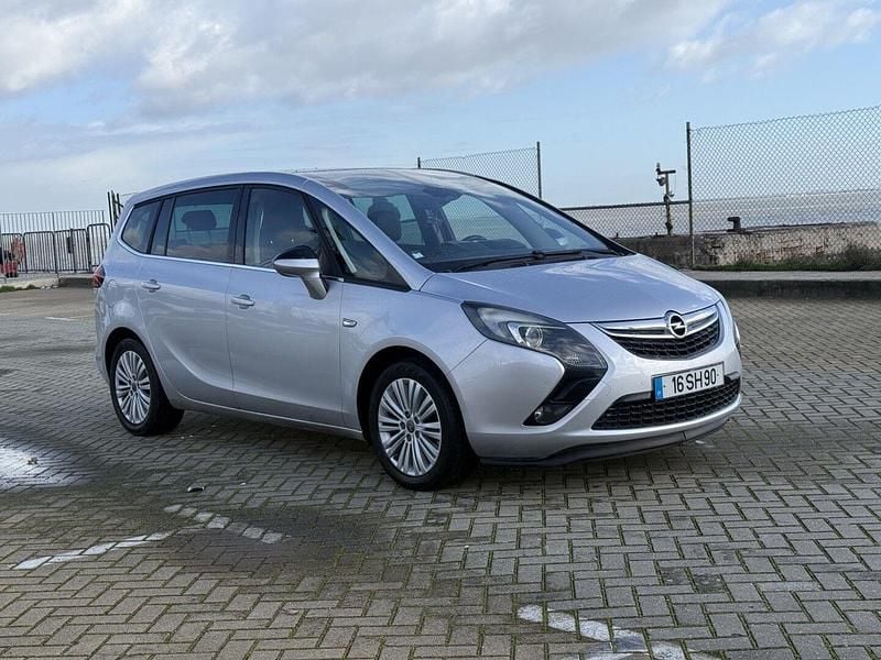 Cinza Usado 2016 Opel Zafira Executive Monovolume | € 10.900 (Preço justo) - Imagem 1/4