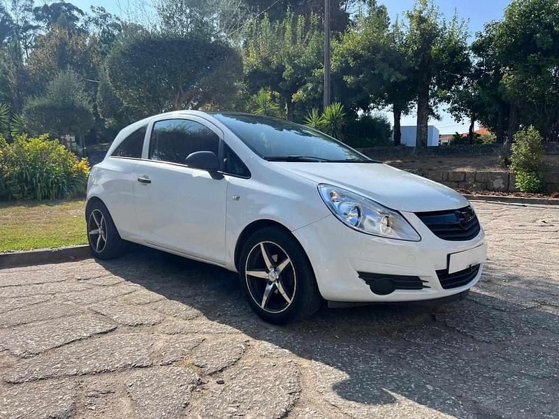 Branco Usado 2008 Opel Corsa | € 4.250 (Preço justo) - Imagem 1/4