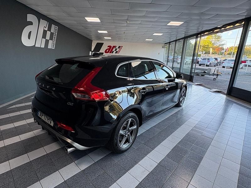Usado Volvo V40 R-Design Momentum 120 HP (88 kW) 2015 Preto Carrinha