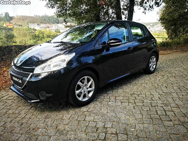 Usado Peugeot 208 Active 70 HP (51 kW) 2015 Preto Citadino