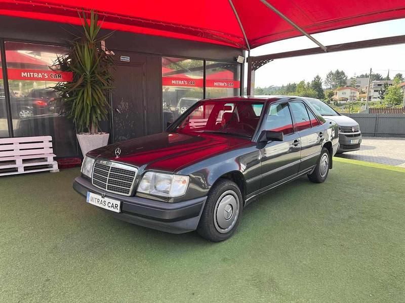 Preto Usado 1989 Mercedes E200 Sedan | € 5.000 - Imagem 1/4