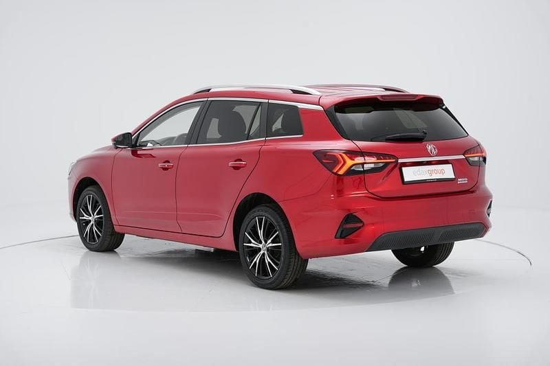 Usado MG MG5 EV 114 kW (156 HP) 2023 Vermelho Carrinha