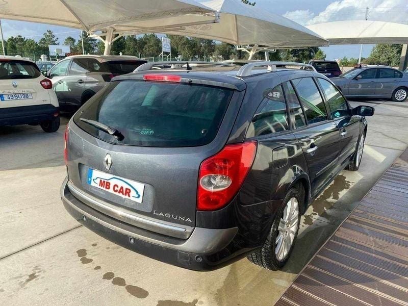 Usado Renault Laguna III Dynamique 150 HP (110 kW) 2007 Cinzento Carrinha