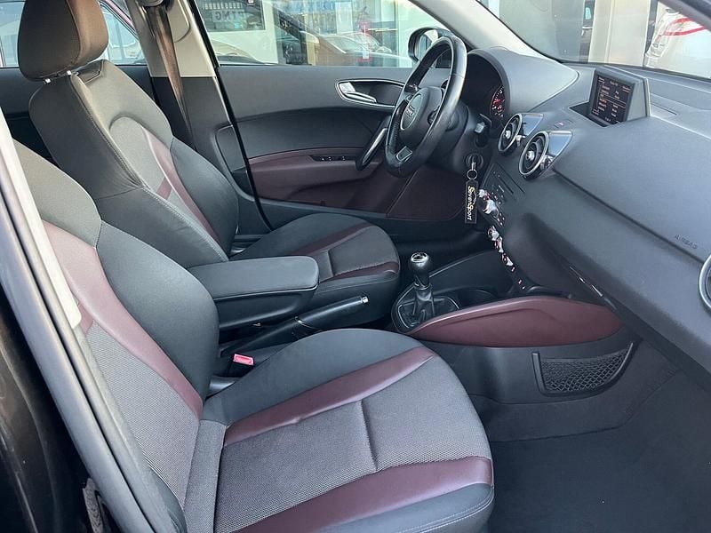 Usado Audi A1 Business 86 HP (63 kW) 2012 Preto Citadino