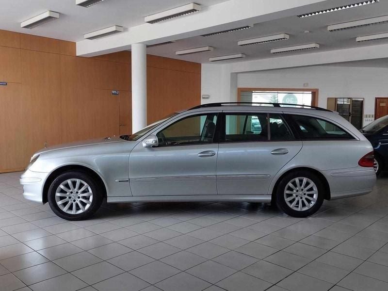Usado Mercedes E220 170 HP (125 kW) 2006 Cinzento Carrinha