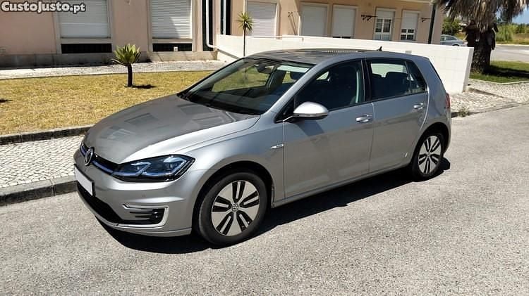 Usado VW e-Golf 100 kW (136 HP) 2023 Cinza Citadino