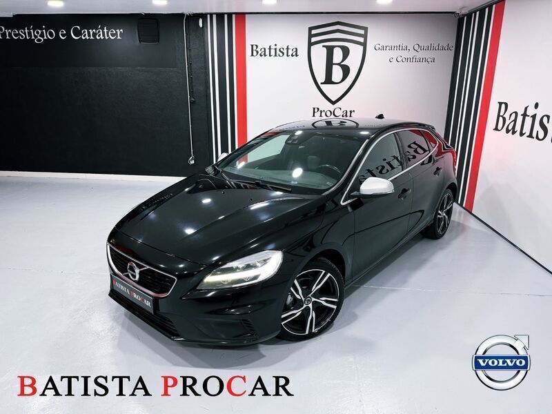 Preto (metalizado) Usado 2017 Volvo V40 R-Design Carrinha | € 17.900 (Preço justo) - Imagem 1/4