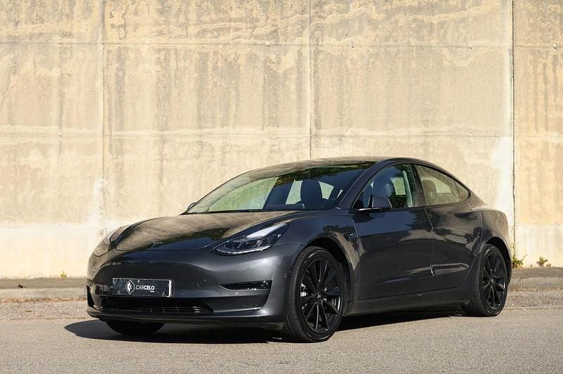 Cinza Usado 2020 Tesla Model 3 Sedan | € 25.990 (Preço elevado) - Imagem 1/4