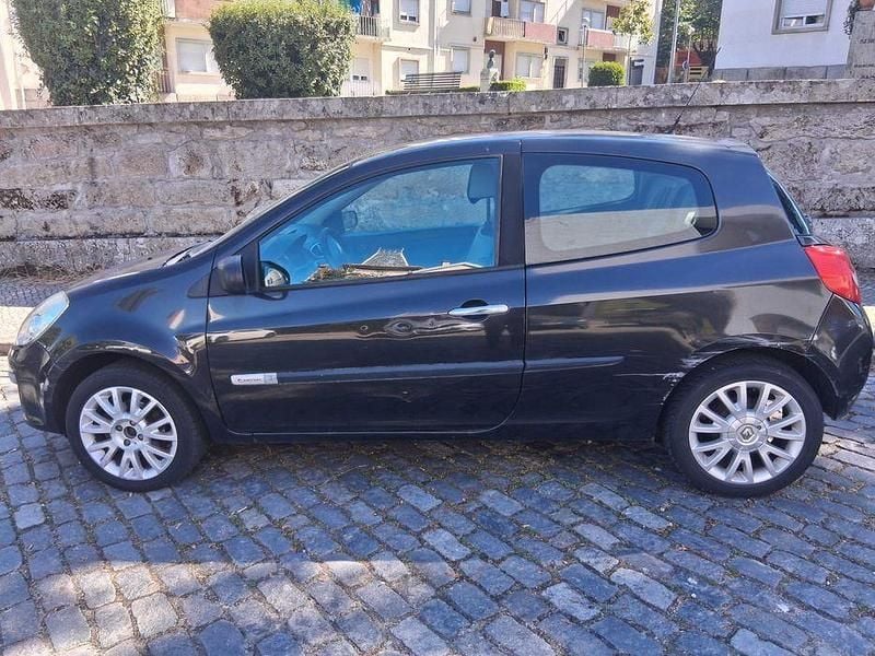 Usado Renault Clio III Rip Curl 85 HP (62 kW) 2008