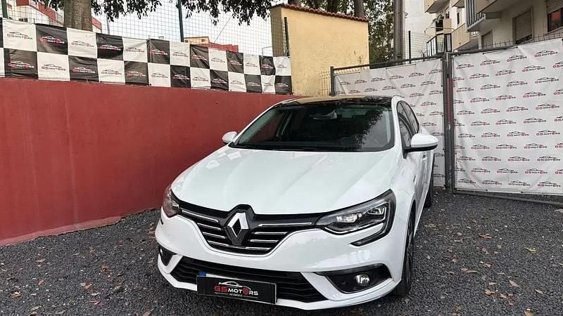 Branco Usado 2021 Renault Mégane IV GT-Line Citadino | € 13.900 (Preço justo) - Imagem 1/4