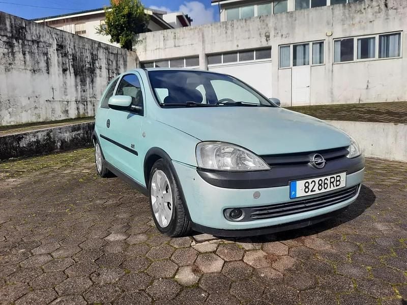 Verde Usado 2001 Opel Corsa Sport Citadino | € 2.500 (Preço justo) - Imagem 1/4