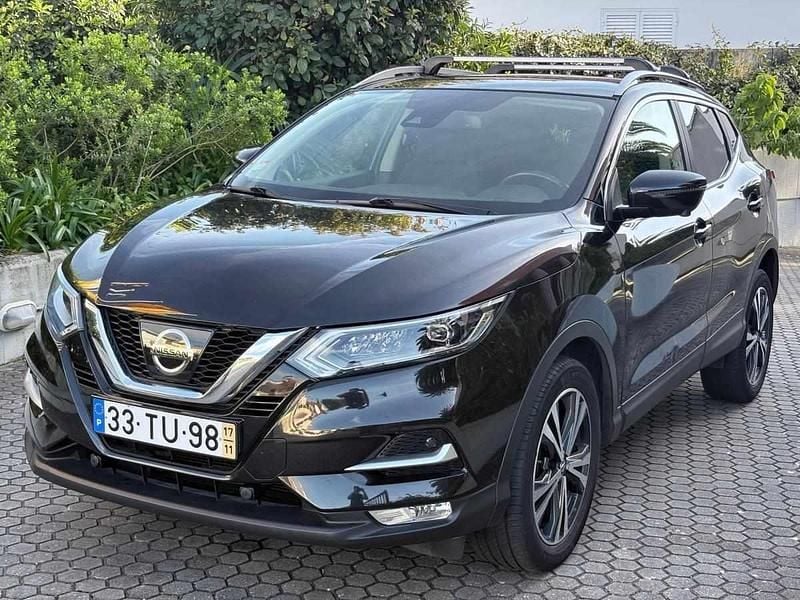 Usado Nissan Qashqai N-Connecta 115 HP (84 kW) 2017 Preto SUV