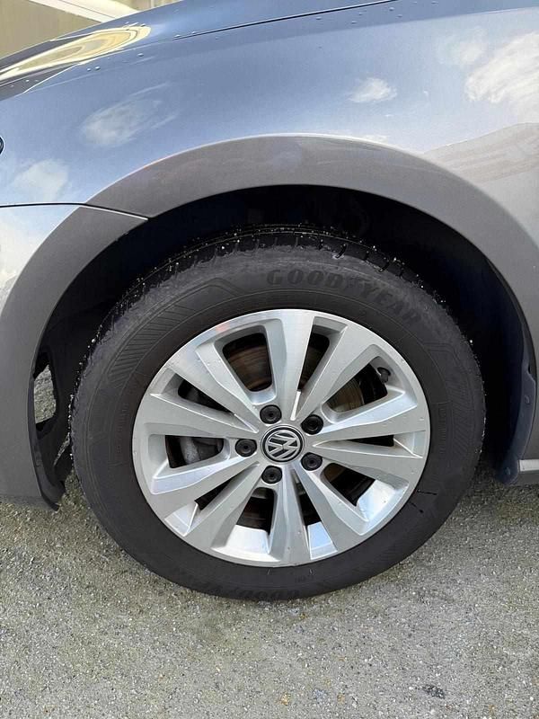 Usado VW Golf VII 105 HP (77 kW) 2015 Cinzento Carrinha