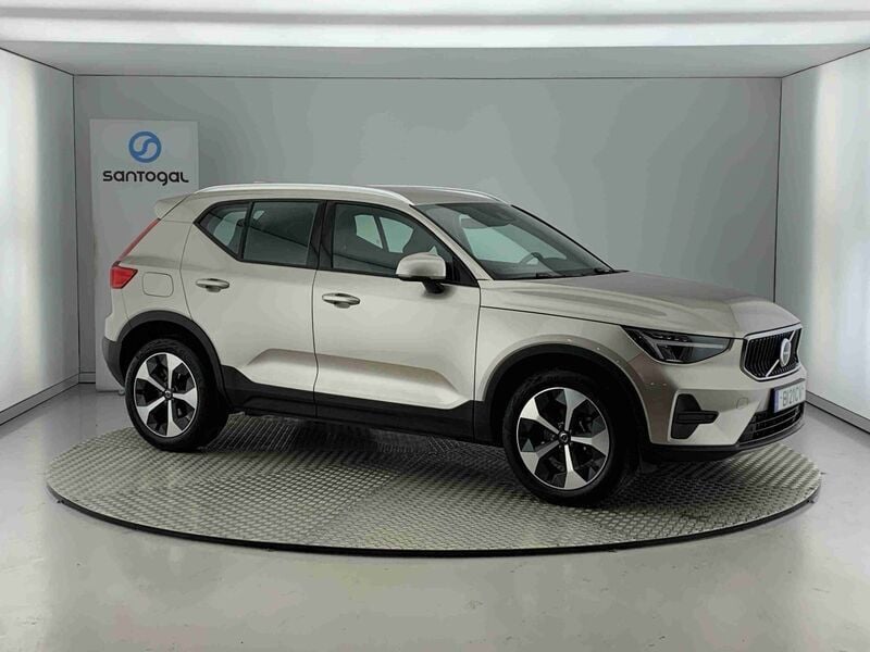 Cinzento Usado 2024 Volvo XC40 Core SUV | € 36.990 (Preço elevado) - Imagem 1/4