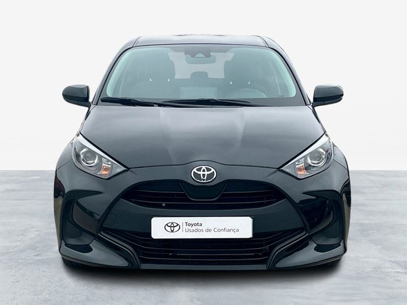 Preto (pintura metalizada) Usado 2022 Toyota Yaris Comfort Sedan | € 17.750 (Preço justo) - Imagem 1/4