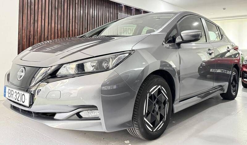 Cinzento Novo 2025 Nissan Leaf Acenta Citadino | € 24.350 (Preço justo) - Imagem 1/4