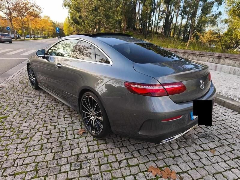 Usado Mercedes E220 194 HP (142 kW) 2018 Cinzento Coupé